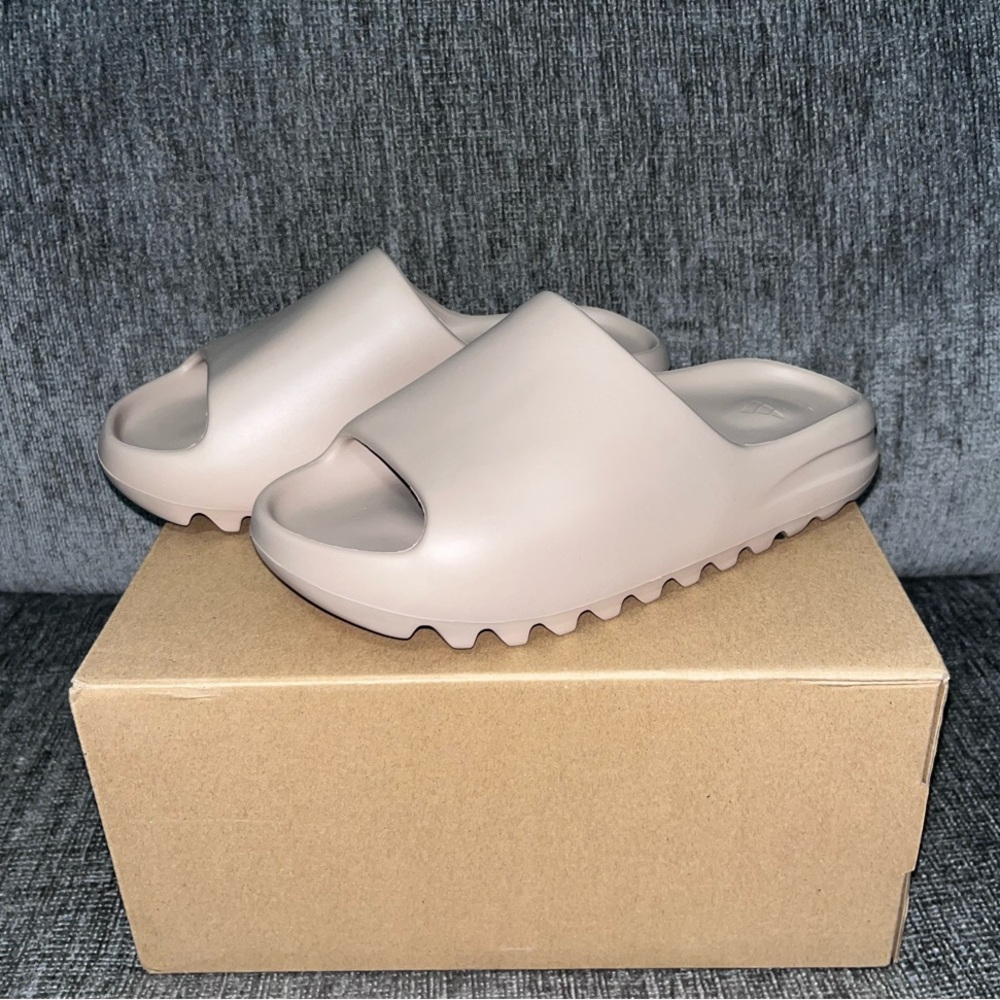 Adidas Yeezy Slides Size 6